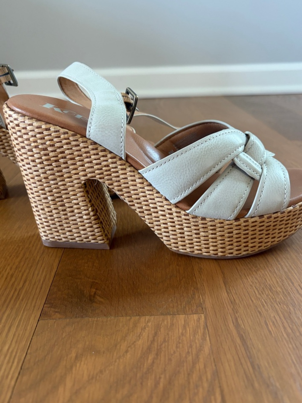 NWOT Kork-Ease Beige Leather Knot Slingback Heels